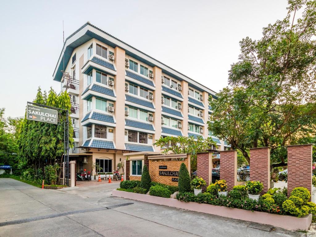 Chiang-Mai Sakulchai-Place-Hotel exterior