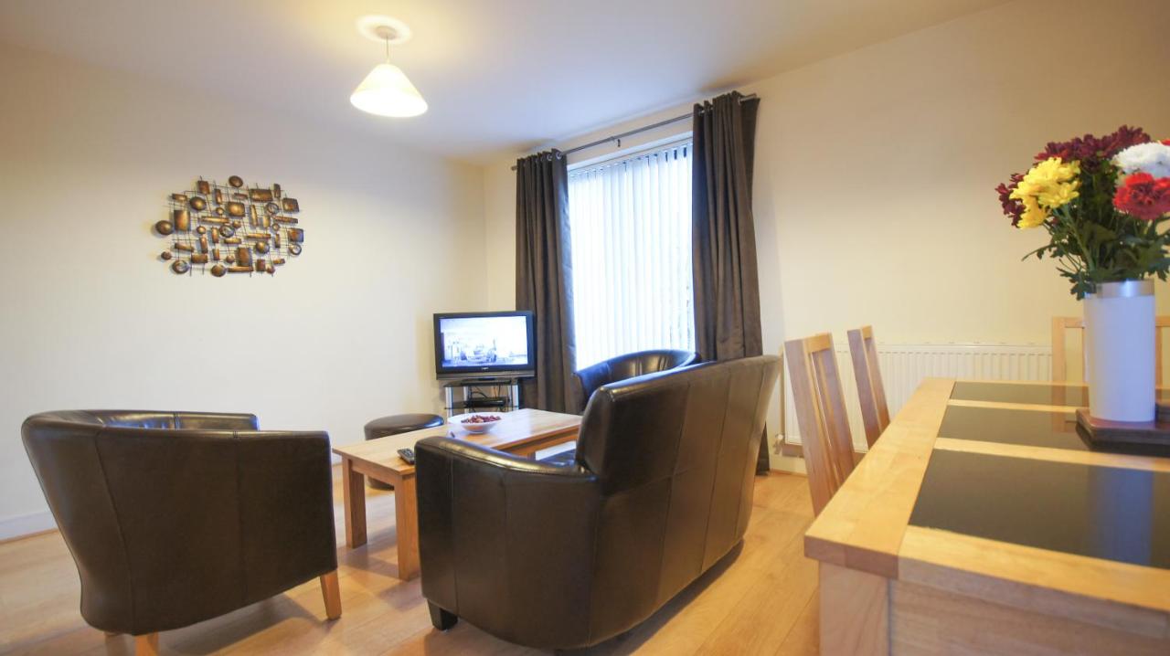 London Crompton-Court-Apartments facility