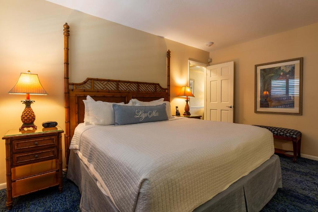 Fort-Lauderdale The-Lago-Mar-Beach-Resort-and-Club interior