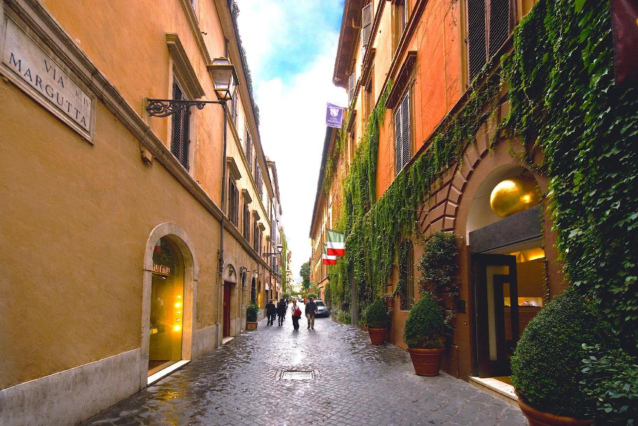 Rome Hotel-Manfredi-Suite-in-Rome exterior