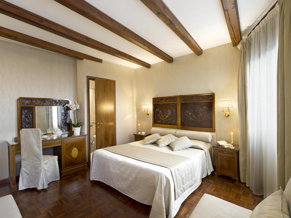 Venice Hotel-Campiello interior