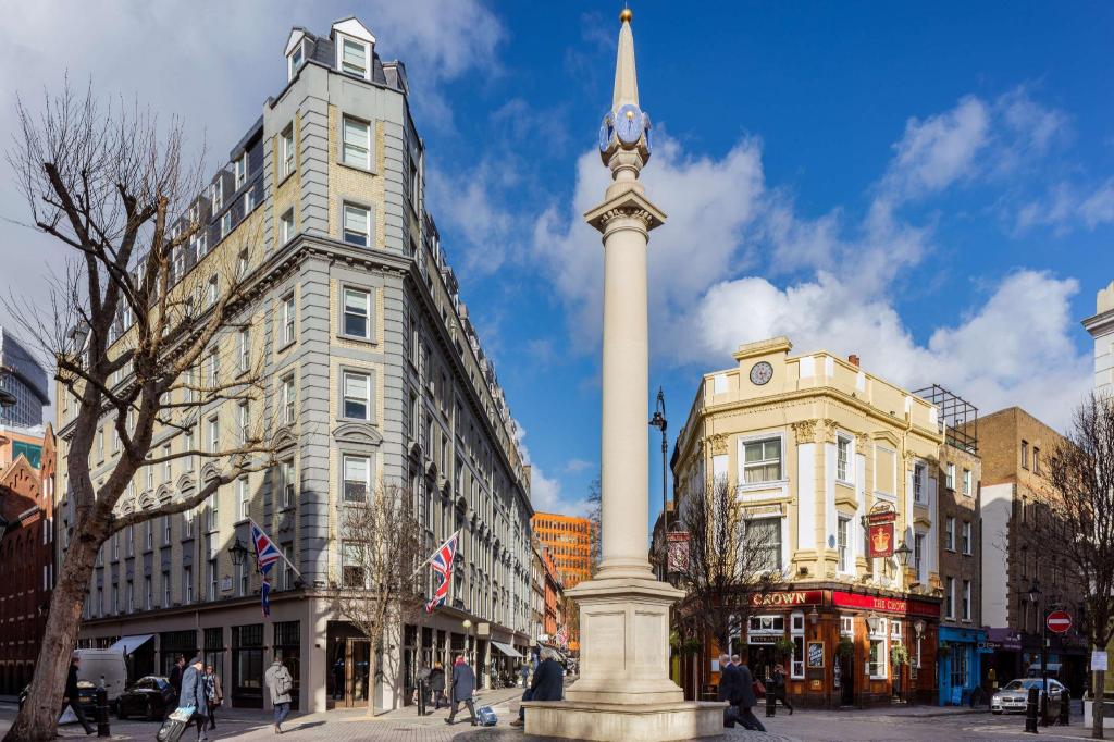 London Radisson-Blu-Edwardian-Mercer-Street-Hotel-London exterior