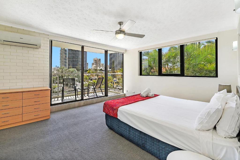 Gold-Coast Broadbeach-Travel-Inn-Apartments interior