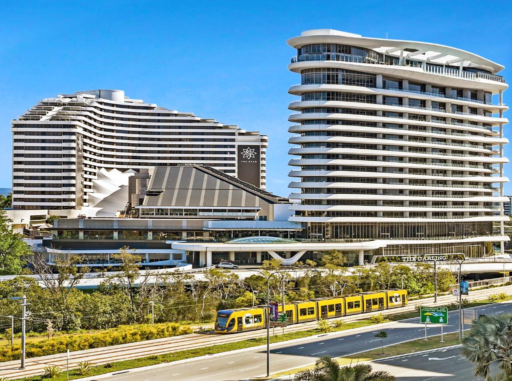 Gold-Coast Broadbeach-Travel-Inn-Apartments exterior