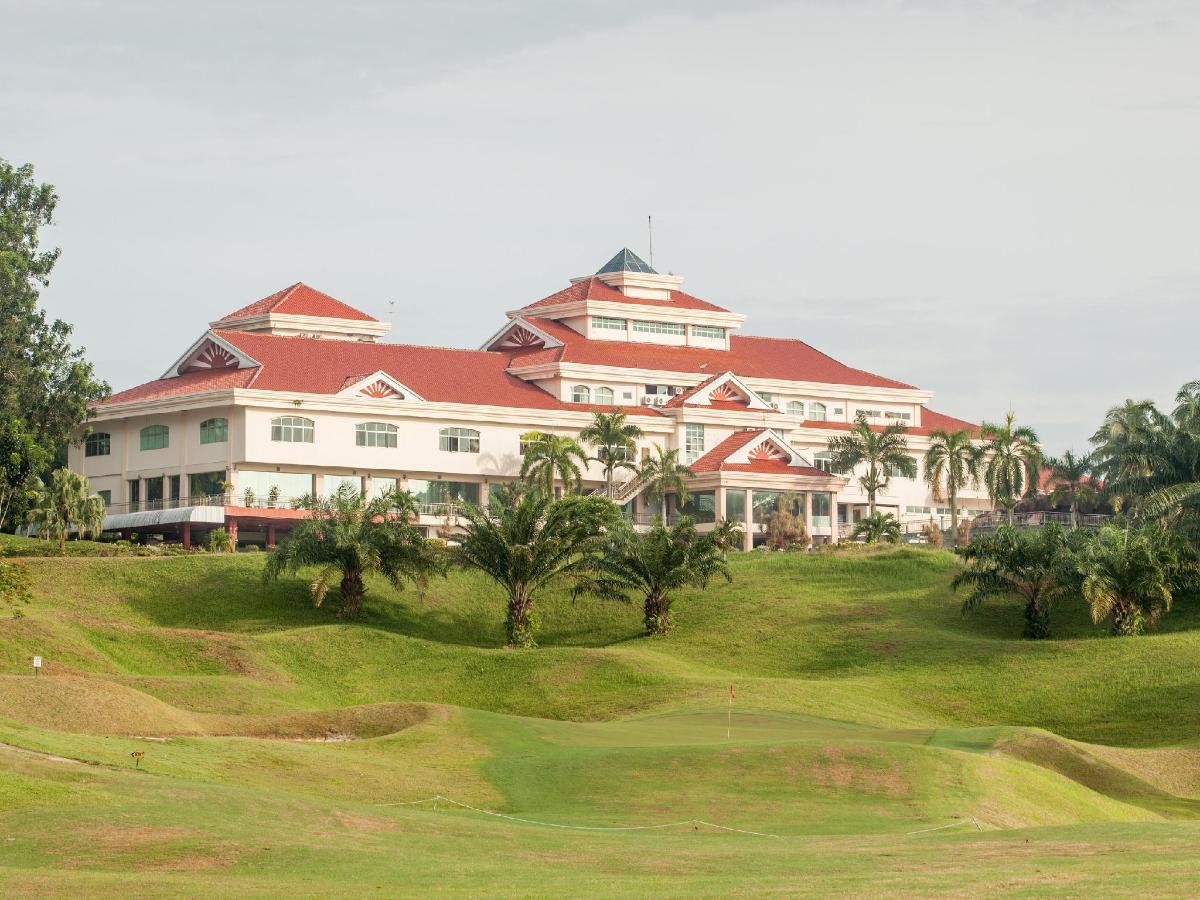 Malacca Orna-Golf-and-Country-Club exterior