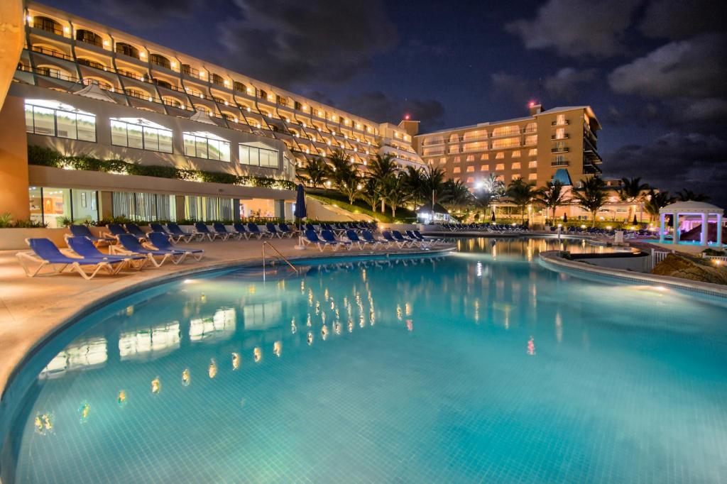 Cancun Golden-Parnassus-Resort--Spa---All-Inclusive-Adults-Only exterior