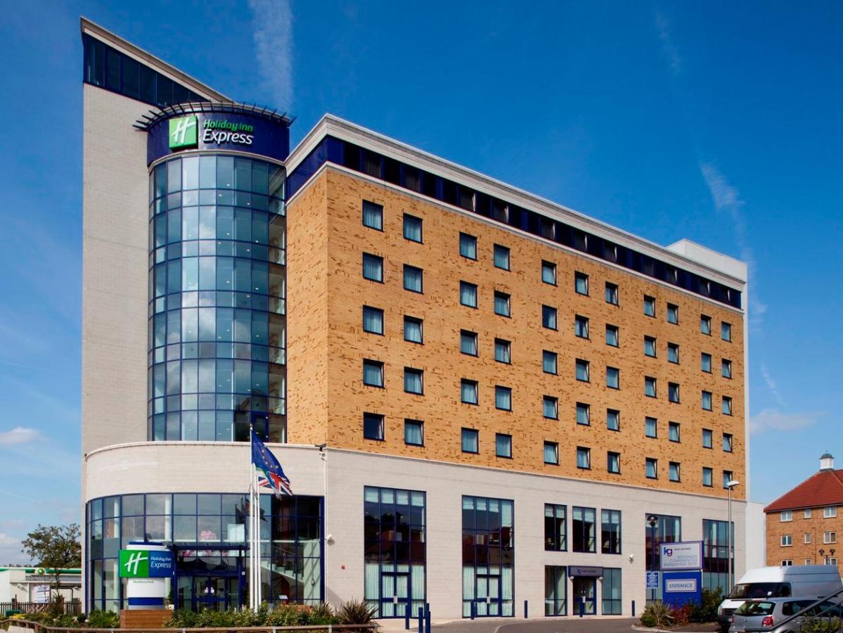 London Holiday-Inn-Express-London---Newbury-Park exterior