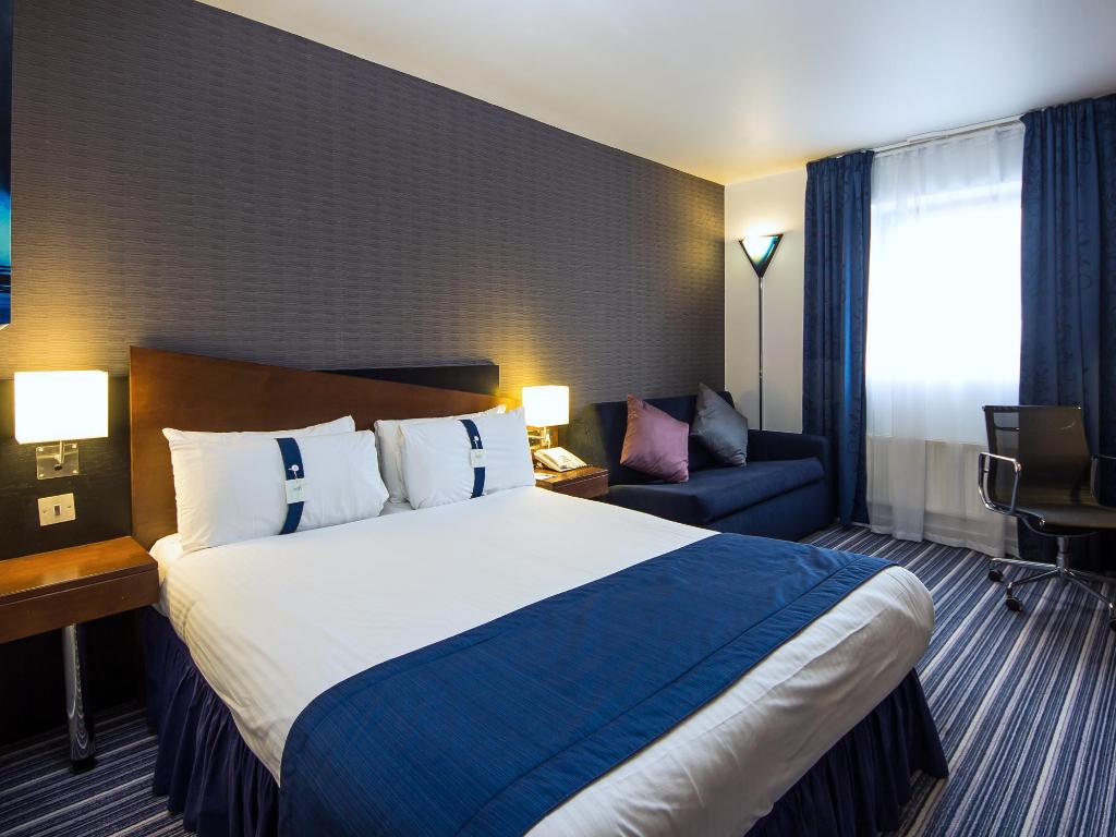 London Holiday-Inn-Express-Royal-Docks interior