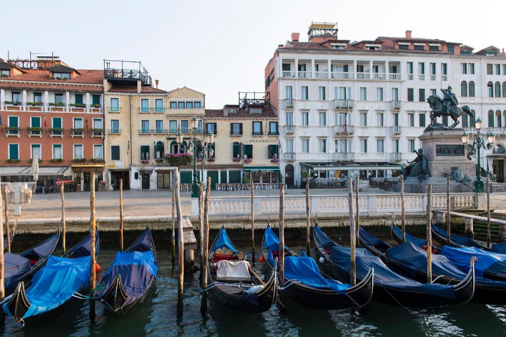 Venice Hotel-Paganelli exterior