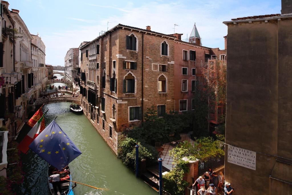 Venice Dona-Palace-Hotel exterior