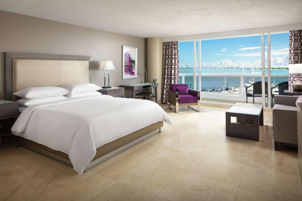 Miami Doubletree-Grand-Hotel-Biscayne-Bay interior