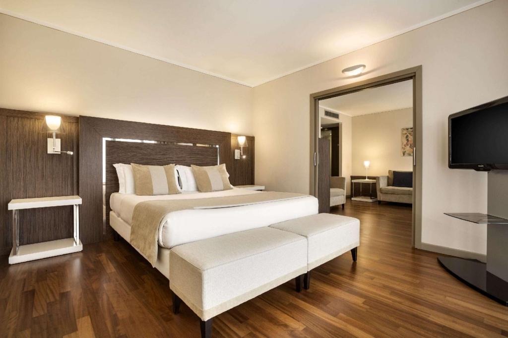 Milan Ramada-Plaza-by-Wyndham-Milano interior