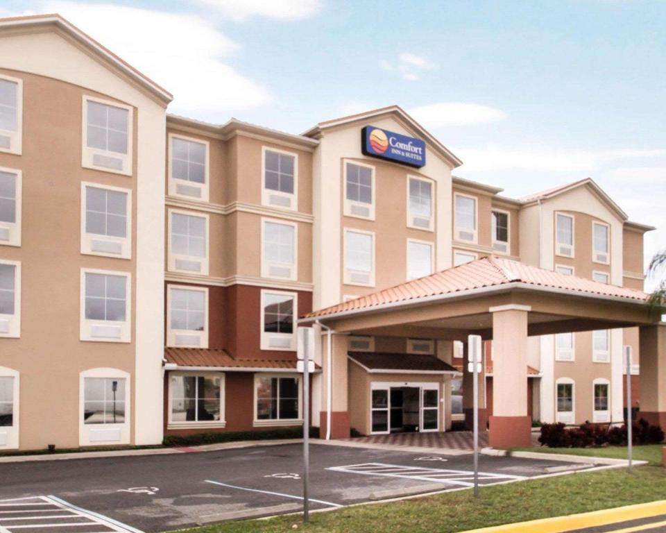 Orlando Comfort-Inn--Suites-Maingate-South exterior