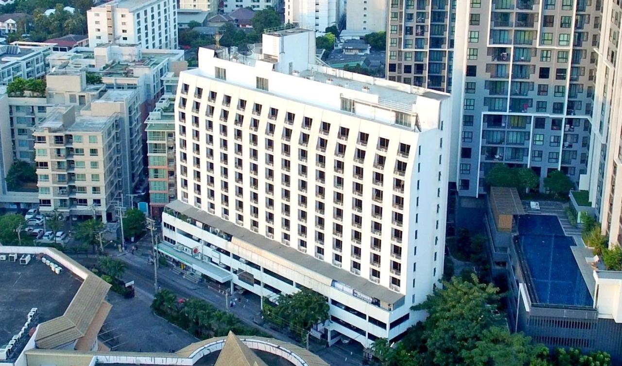 Bangkok Watana-Hotel exterior