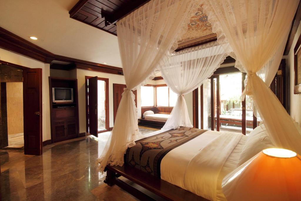 Bali Grand-Balisani-Suites-Hotel interior