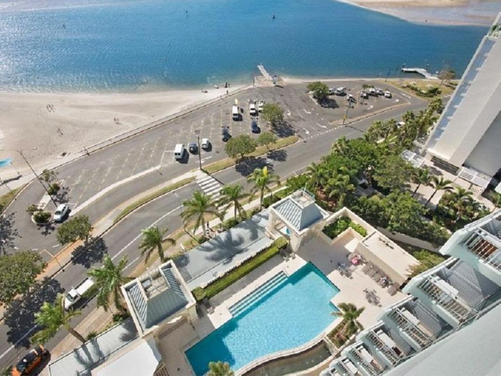 Gold-Coast The-Grand-Apartments-Gold-Coast exterior