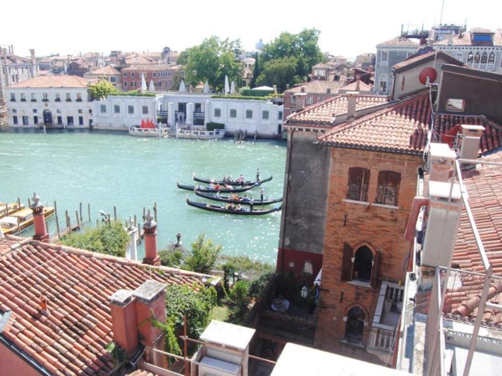 Venice Hotel-dei-Dragomanni exterior