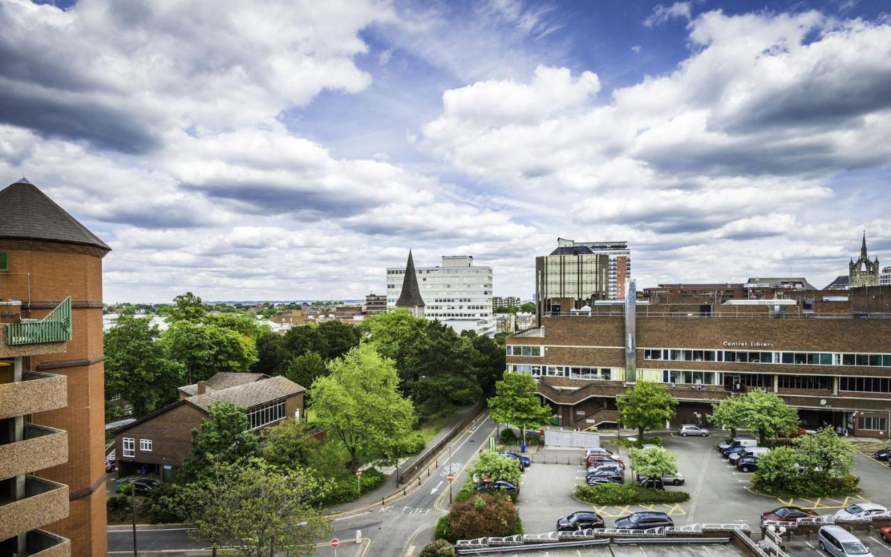 London Holiday-Inn-London-Sutton exterior