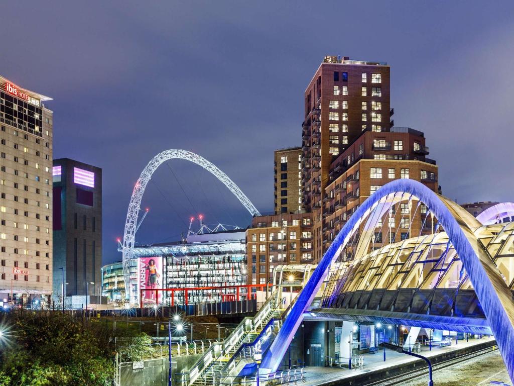 London Ibis-London-Wembley-Hotel exterior