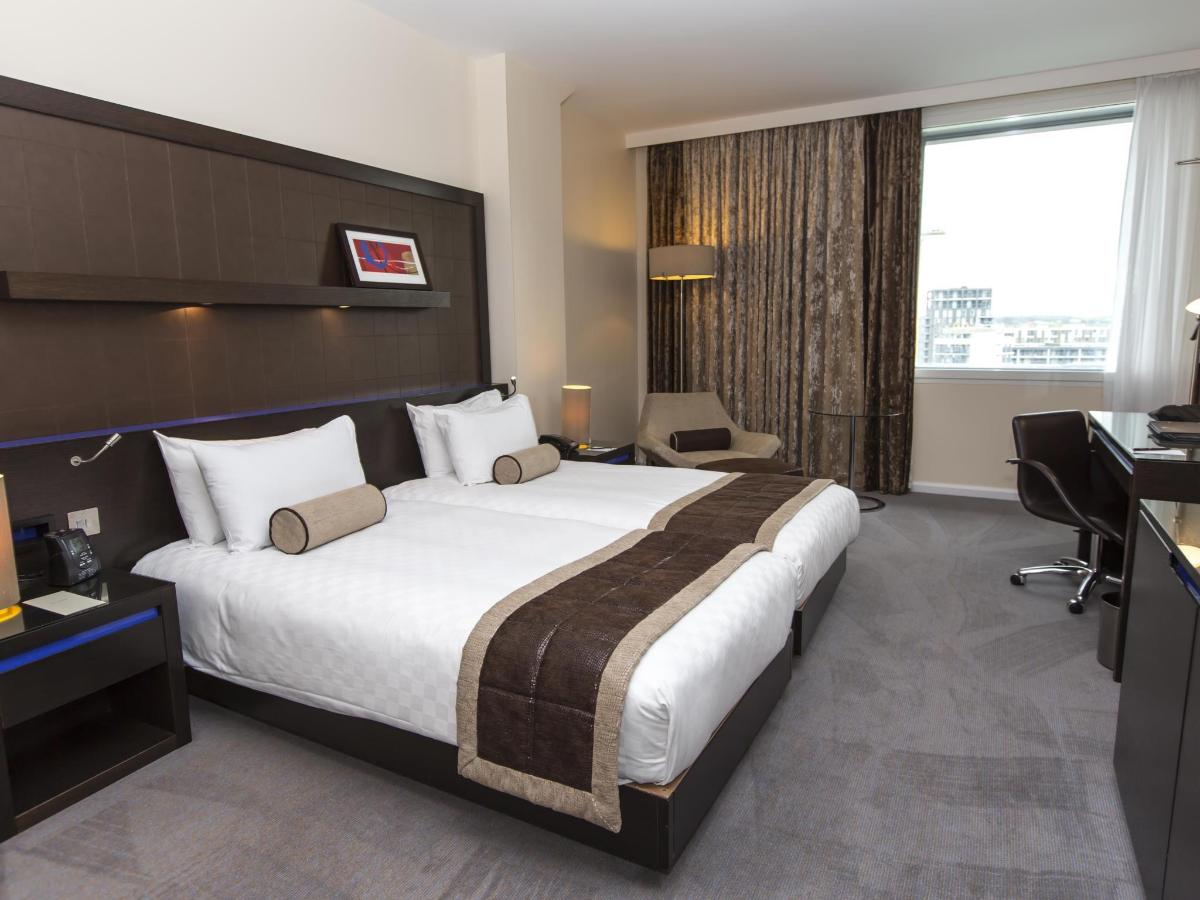 London Hilton-London-Canary-Wharf-Hotel interior