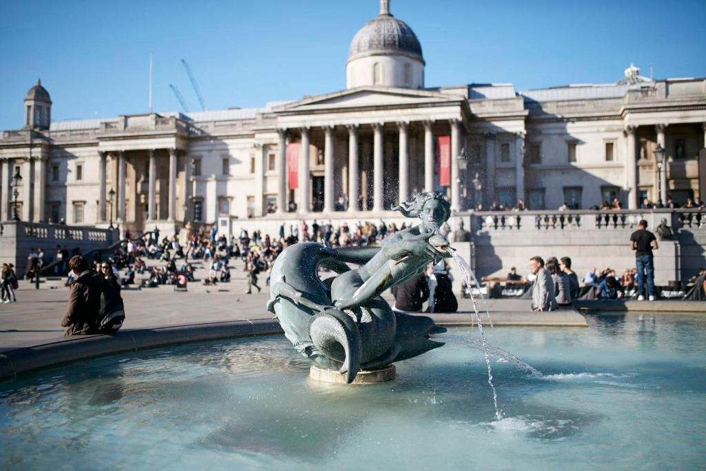 London Club-Quarters-Hotel-Trafalgar-Square exterior