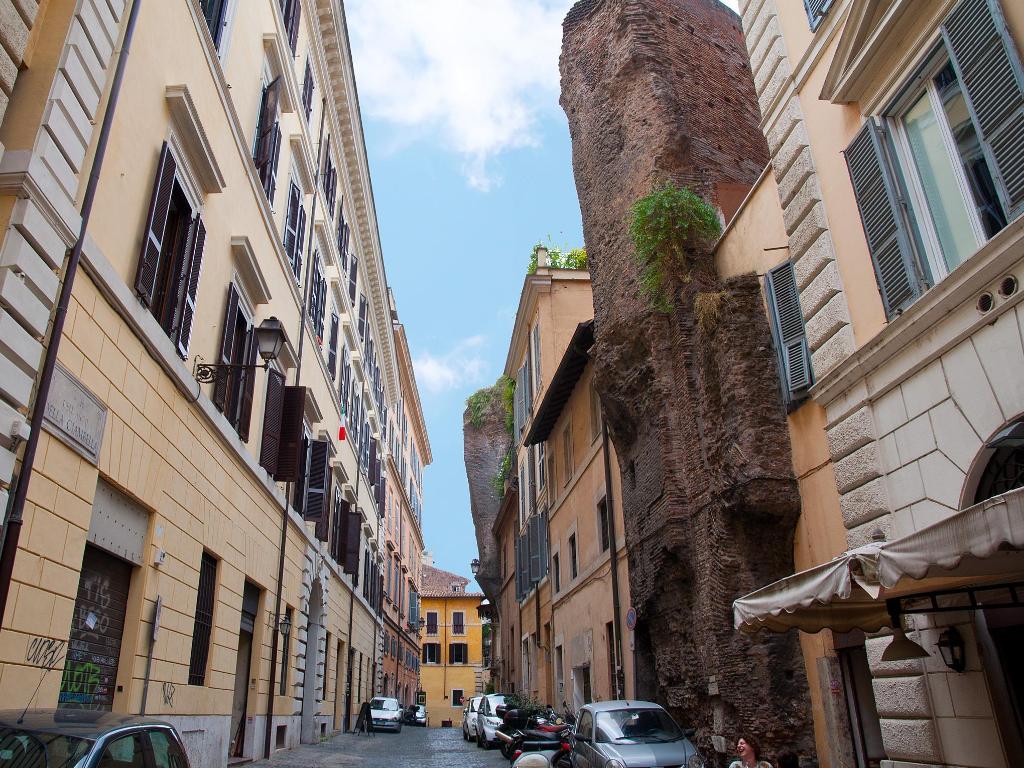 Rome Hotel-Le-Clarisse-al-Pantheon exterior