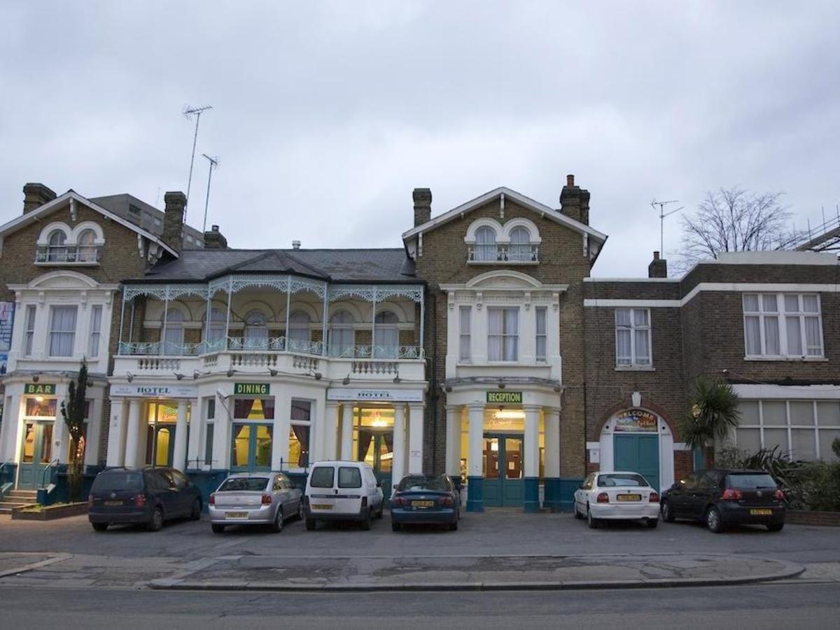 London Bridge-Park-Hotel exterior